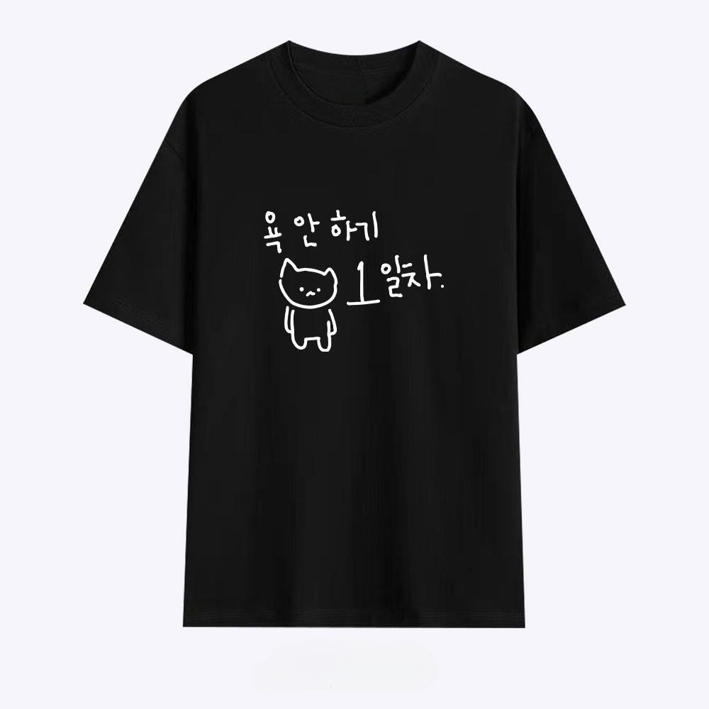 그린 탑과 핑크 팬츠를 입은 캐릭터 일러스트가 있는 여 - Korean Pants Lifestyle 리뷰 및 가격